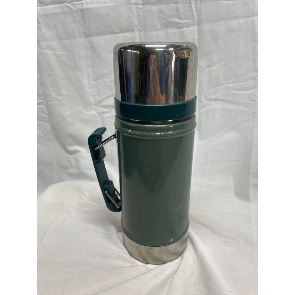 Vintage Stanley 24 Oz .7 Liter Vacuum Bottle In Green With Green Handle - Picture 3 of 8